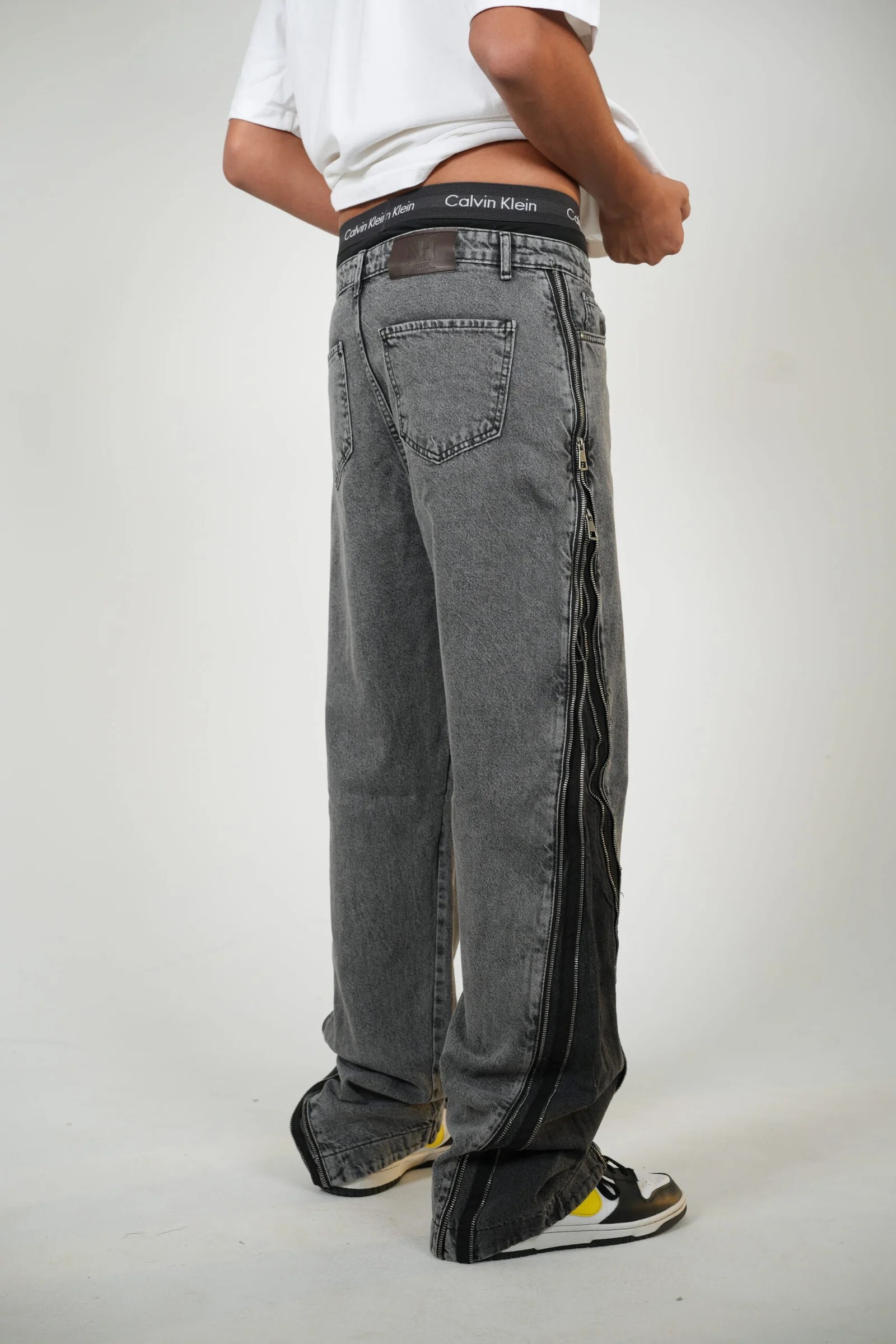 Grayish Blood zipper — view 3
