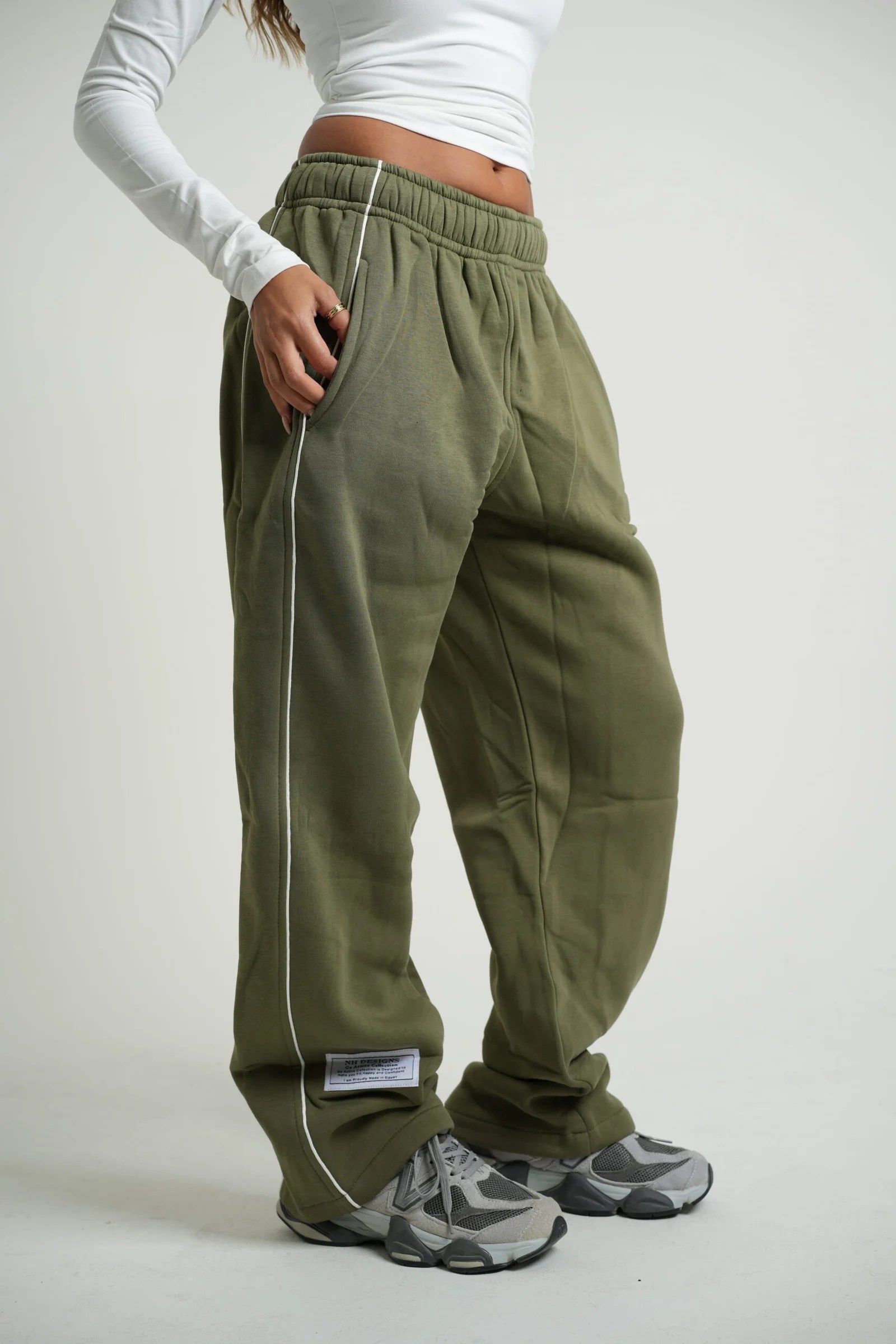 Track sweats — view 3